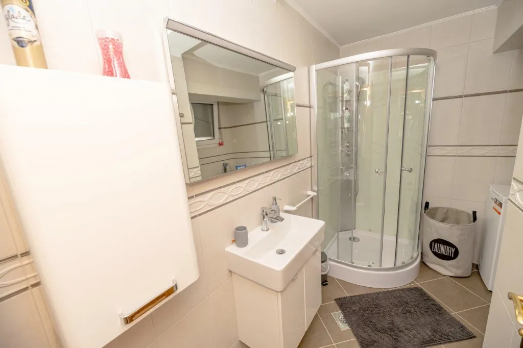 One-Bedroom Sea-View Villa in Kožino