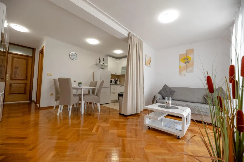One-Bedroom Sea-View Villa in Kožino