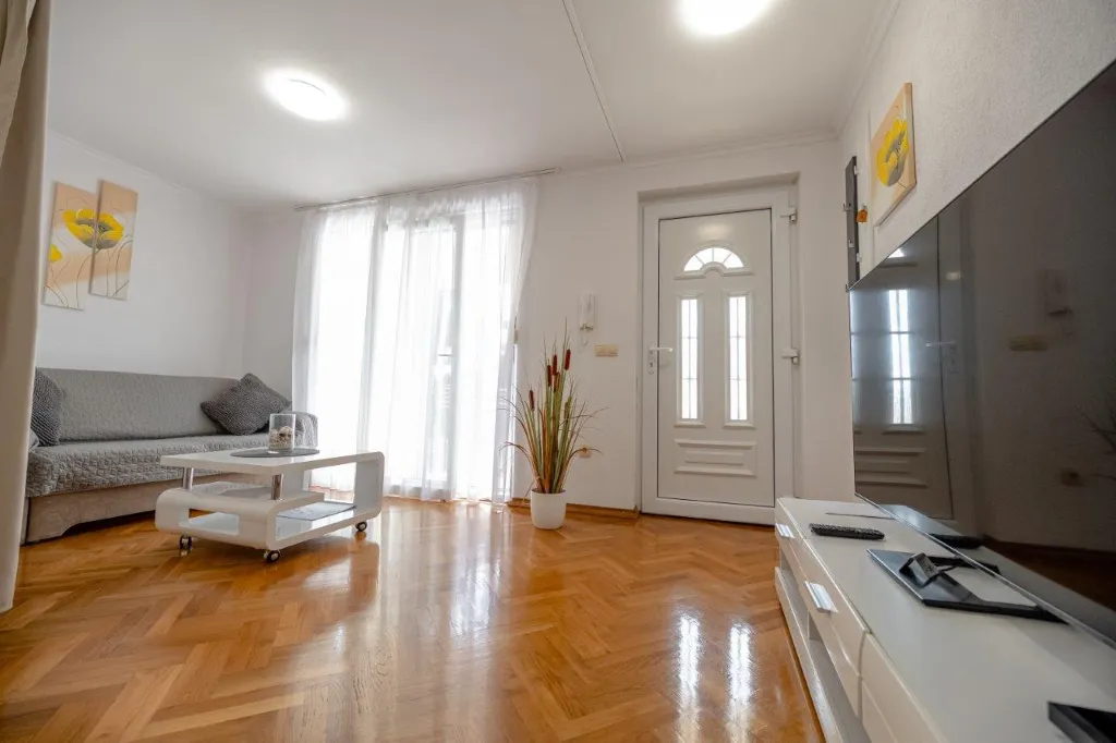 One-Bedroom Sea-View Villa in Kožino