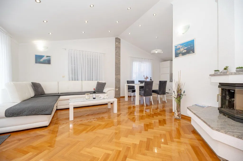 First-Floor Two-Bedroom Apartment in Kožino (Up to 5)