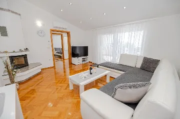 First-Floor Two-Bedroom Apartment in Kožino (Up to 5)