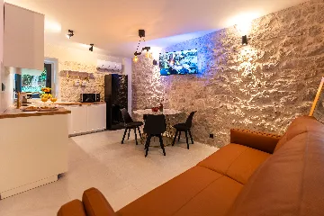 Apartment in Veli Iž for up to 6 guests