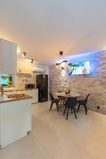 Apartment in Veli Iž for up to 6 guests