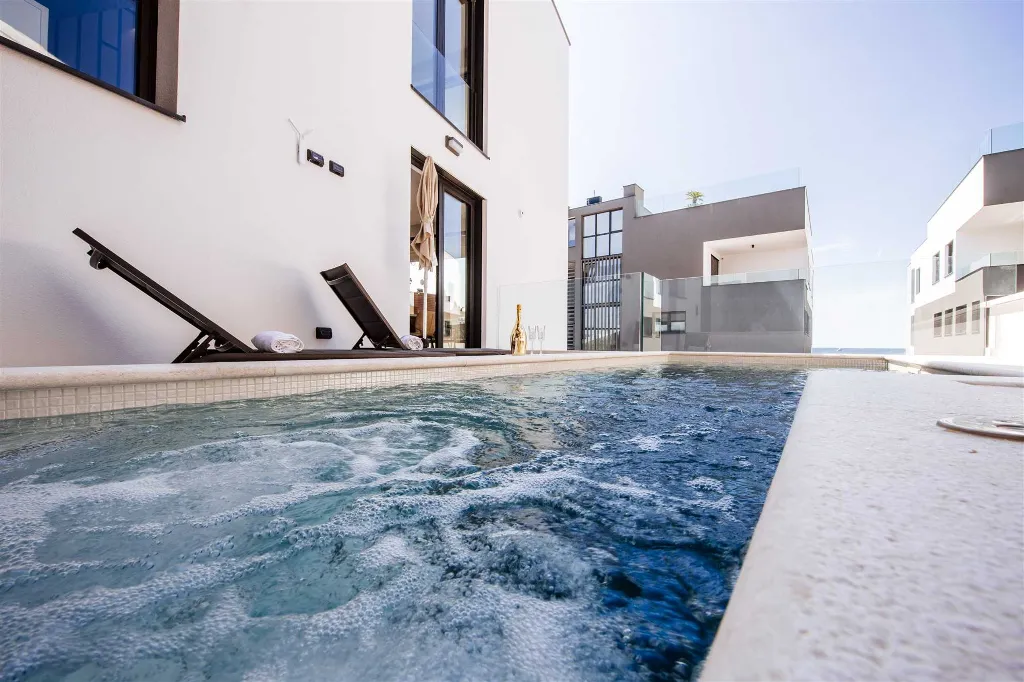 3-Bedroom Apartment in Sukošan for Up to 6