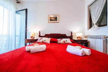 Pool Vacation Home for up to 9 Guests in Mali Iž