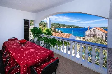 Pool Vacation Home for up to 9 Guests in Mali Iž