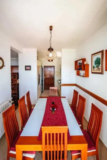 Pool Vacation Home for up to 9 Guests in Mali Iž