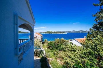 Pool Vacation Home for up to 9 Guests in Mali Iž