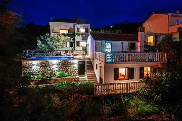 Pool Vacation Home for up to 9 Guests in Mali Iž