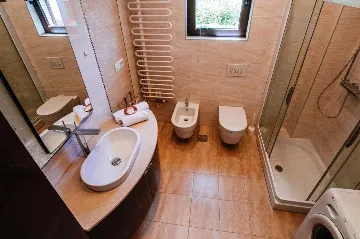 Pool Vacation Home for up to 9 Guests in Mali Iž