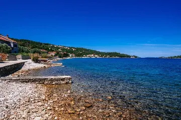 Pool Vacation Home for up to 9 Guests in Mali Iž