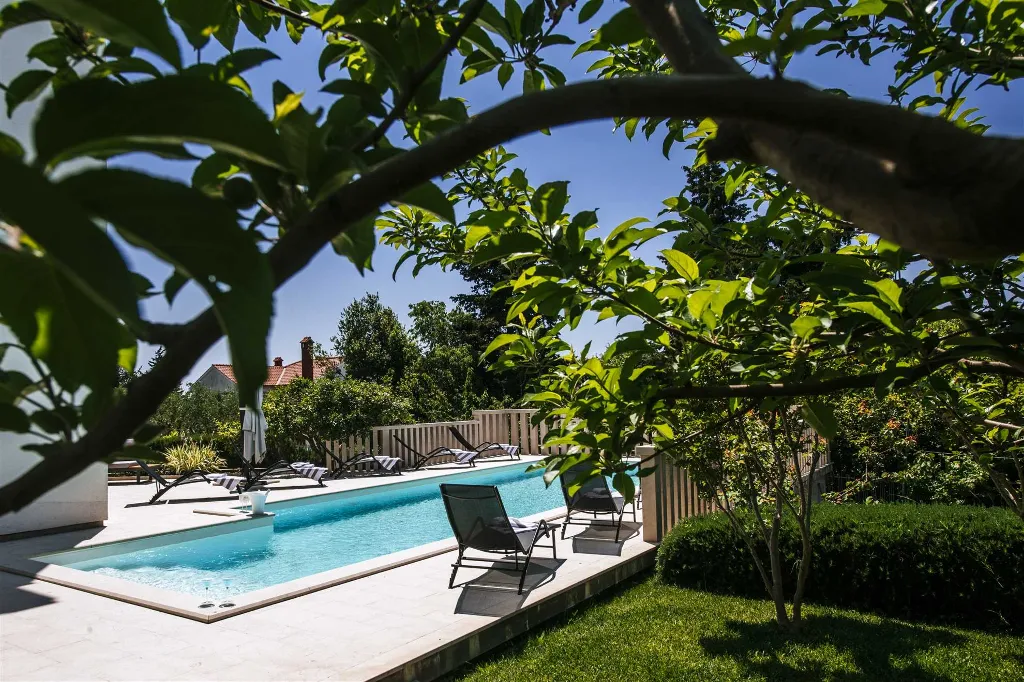 5-Bedroom Villa for Up to 10 Guests in Zadar