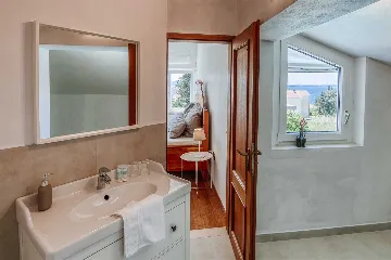 5-Bedroom Villa for Up to 10 Guests in Zadar