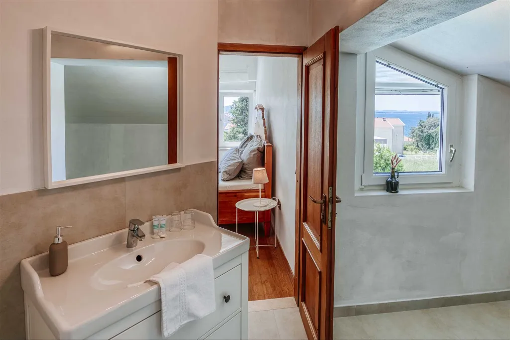 5-Bedroom Villa for Up to 10 Guests in Zadar