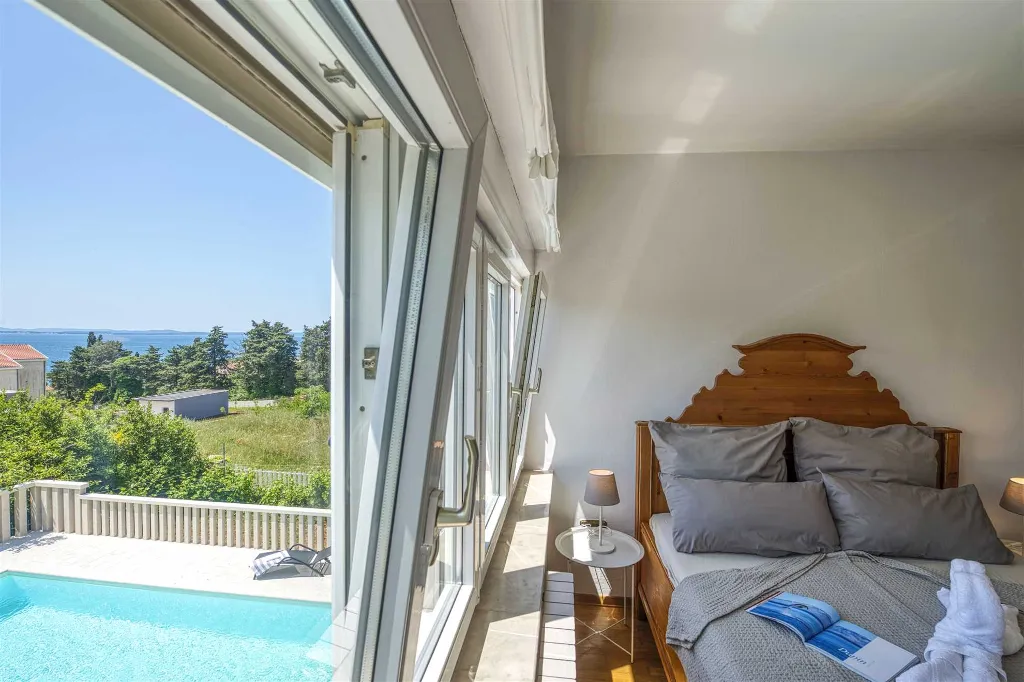 5-Bedroom Villa for Up to 10 Guests in Zadar