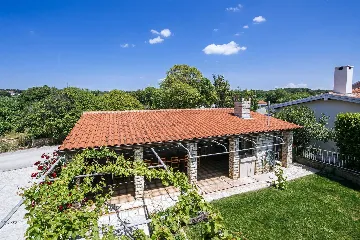 5-Bedroom Villa for Up to 10 Guests in Zadar