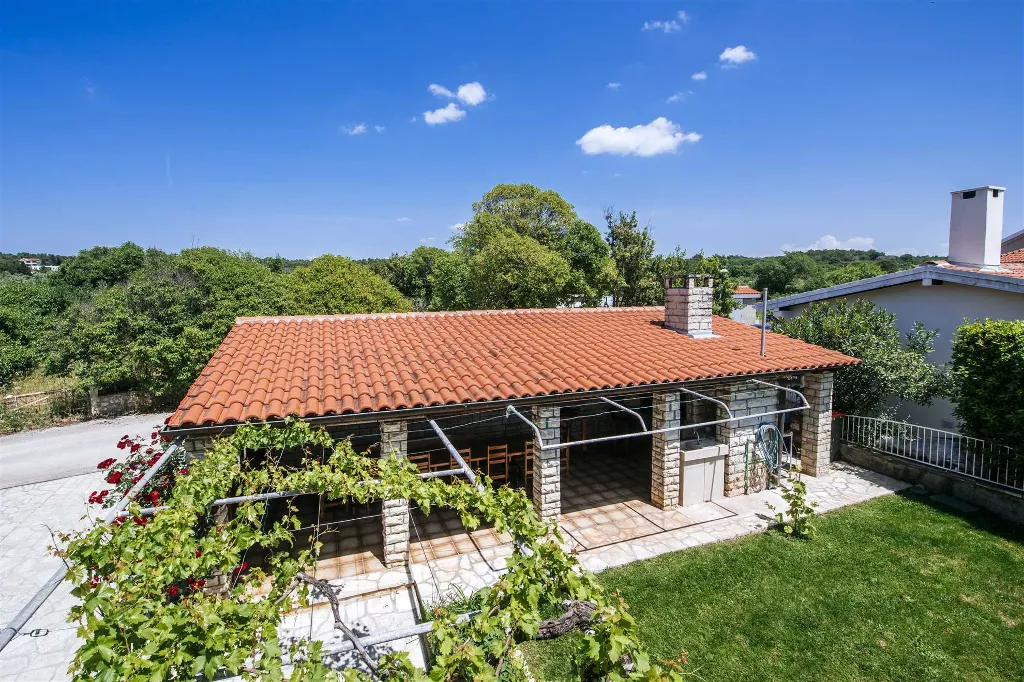 5-Bedroom Villa for Up to 10 Guests in Zadar