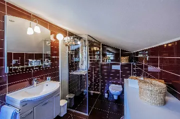 5-Bedroom Villa for Up to 10 Guests in Zadar