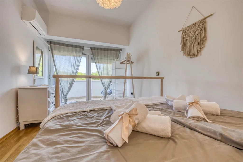 5-Bedroom Villa for Up to 10 Guests in Zadar