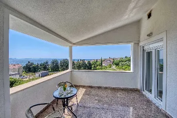 5-Bedroom Villa for Up to 10 Guests in Zadar