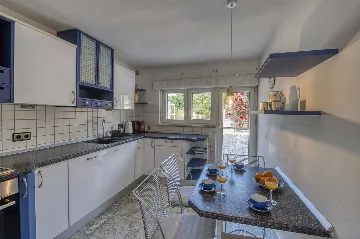 5-Bedroom Villa for Up to 10 Guests in Zadar