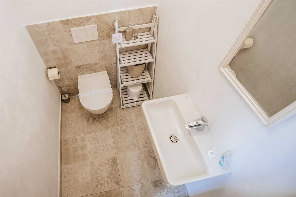 5-Bedroom Villa for Up to 10 Guests in Zadar