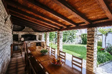 5-Bedroom Villa for Up to 10 Guests in Zadar