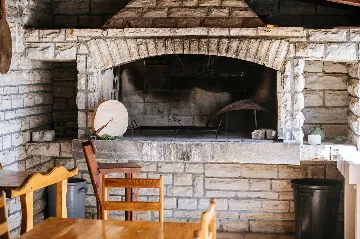 5-Bedroom Villa for Up to 10 Guests in Zadar