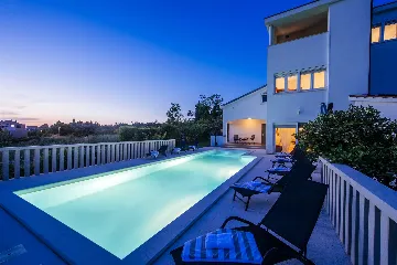 5-Bedroom Villa for Up to 10 Guests in Zadar