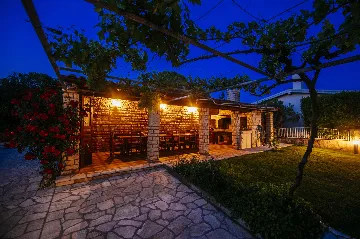 5-Bedroom Villa for Up to 10 Guests in Zadar
