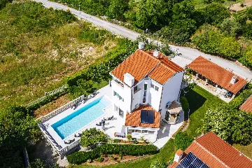 5-Bedroom Villa for Up to 10 Guests in Zadar