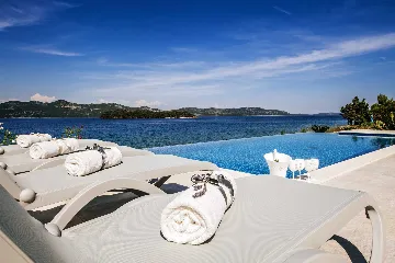 Veli Iž Villa for 8 Guests with Private Sea Exit