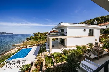 Veli Iž Villa for 8 Guests with Private Sea Exit