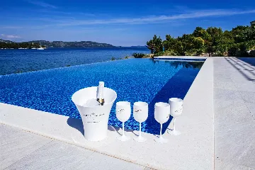 Veli Iž Villa for 8 Guests with Private Sea Exit