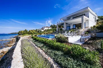 Veli Iž Villa for 8 Guests with Private Sea Exit