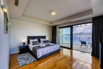 Veli Iž Villa for 8 Guests with Private Sea Exit