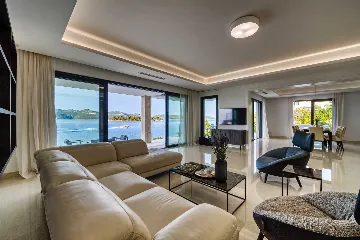 Veli Iž Villa for 8 Guests with Private Sea Exit