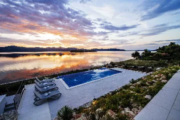 Veli Iž Villa for 8 Guests with Private Sea Exit