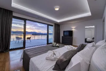 Veli Iž Villa for 8 Guests with Private Sea Exit