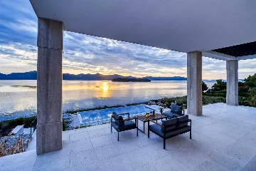 Veli Iž Villa for 8 Guests with Private Sea Exit