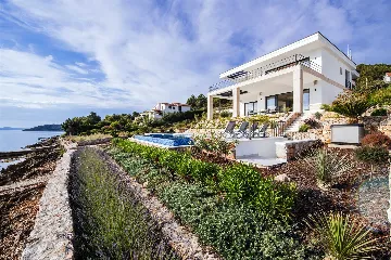 Veli Iž Villa for 8 Guests with Private Sea Exit