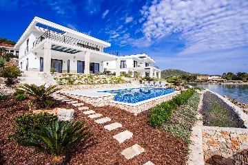 Veli Iž Villa for 8 Guests with Private Sea Exit