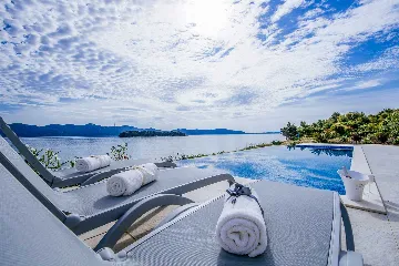 Veli Iž Villa for 8 Guests with Private Sea Exit