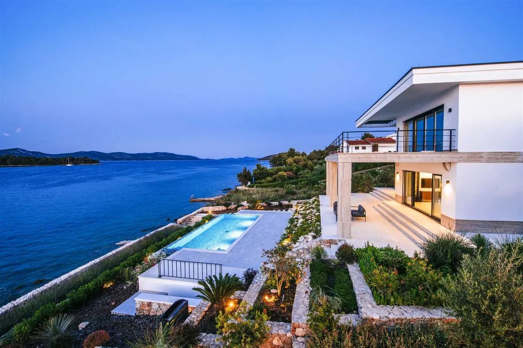 Veli Iž Villa for 8 Guests with Private Sea Exit