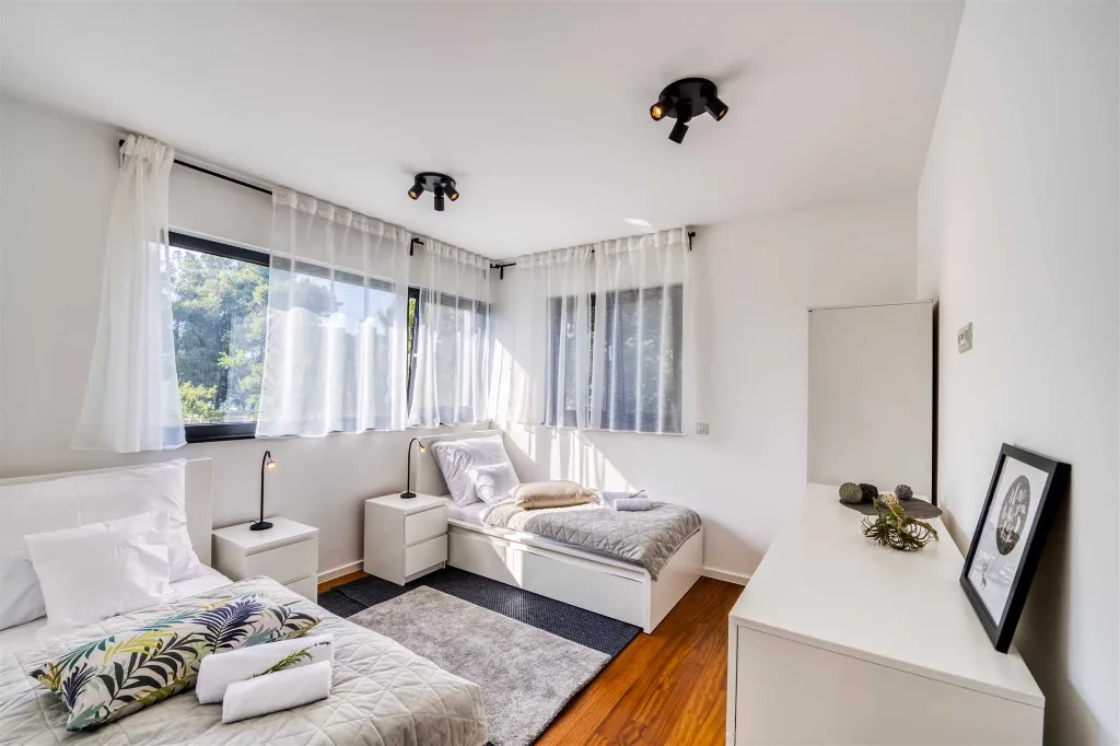 Two-Bedroom Apartment in Sukošan with Sea Views
