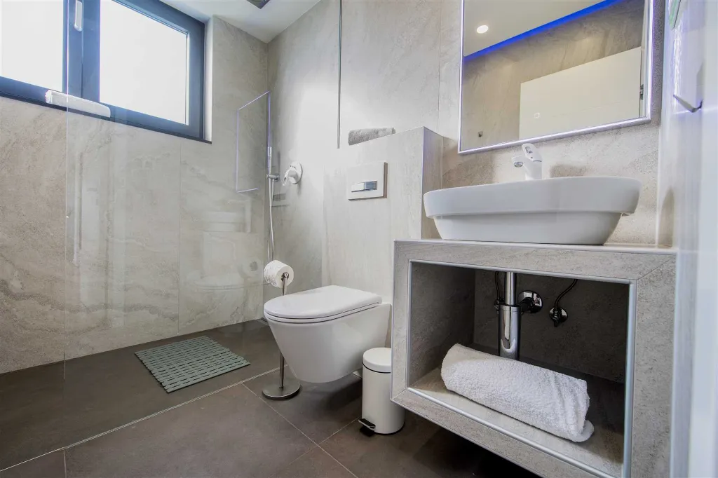 Two-Bedroom Apartment in Sukošan with Sea Views