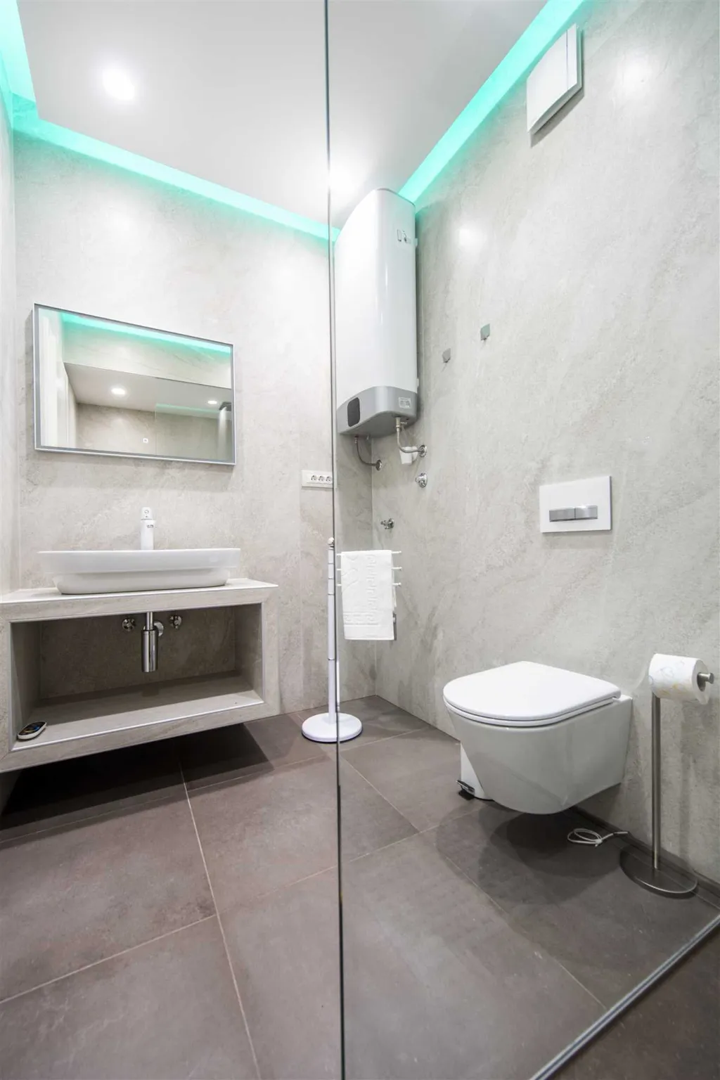 Two-Bedroom Apartment in Sukošan with Sea Views