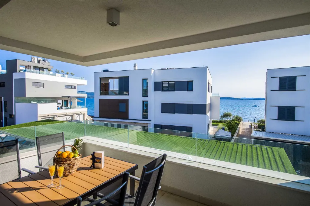Two-Bedroom Apartment in Sukošan with Sea Views