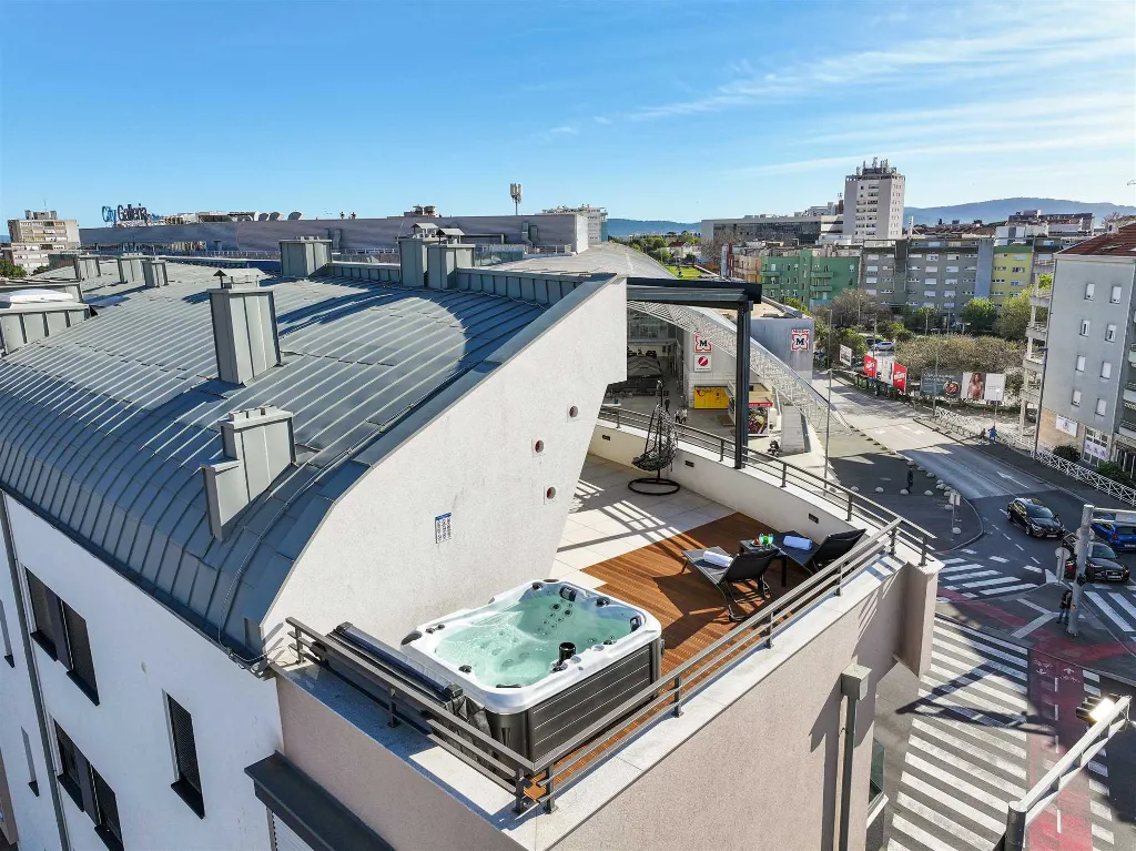Zadar Penthouse with Rooftop Hot Tub Terrace