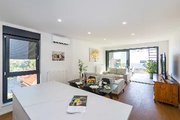 Rooftop Penthouse with Jacuzzi and Adriatic Views in Zadar